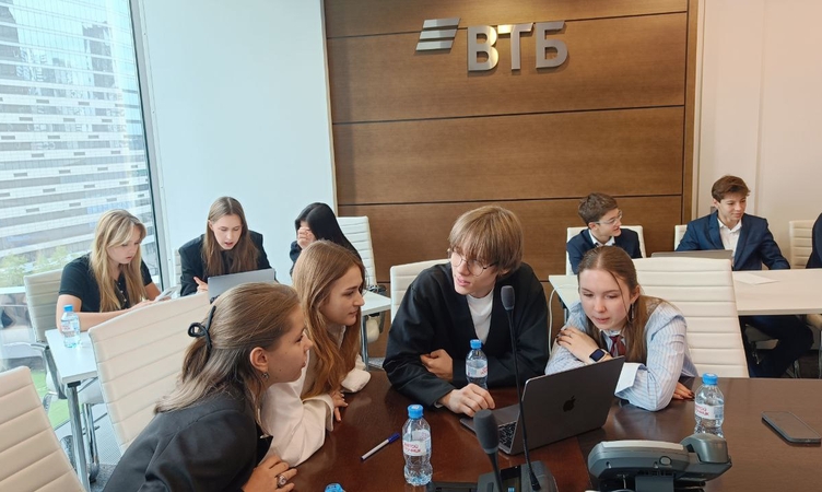 Когда теория встречается с практикой: итоги стажировки студентов Гимназии Сколково в ВТБ