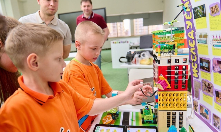 Развенчаем мифы о робототехнике с учителем Гимназии Сколково Александрой Черевач